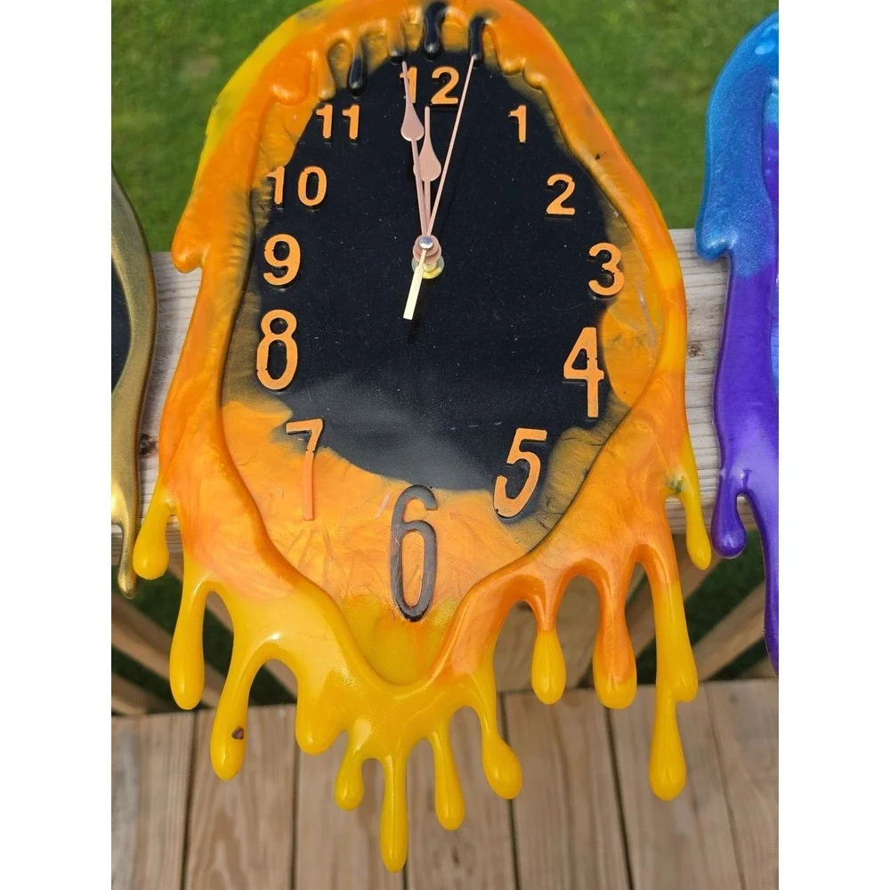 Handmade Resin Dripping Clocks.   1017